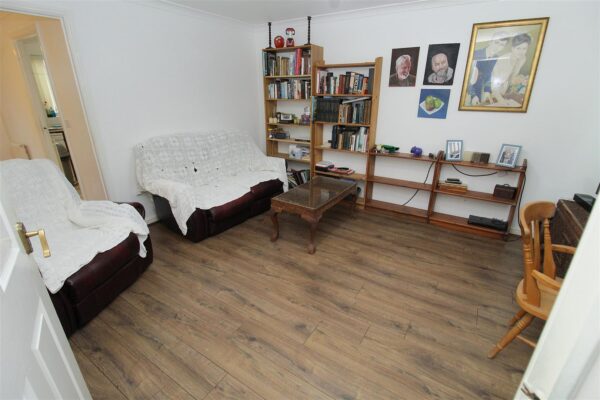 Meadowbarn Close, Southdene