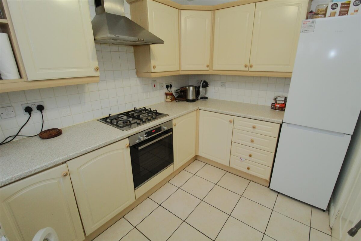 Meadowbarn Close, Southdene