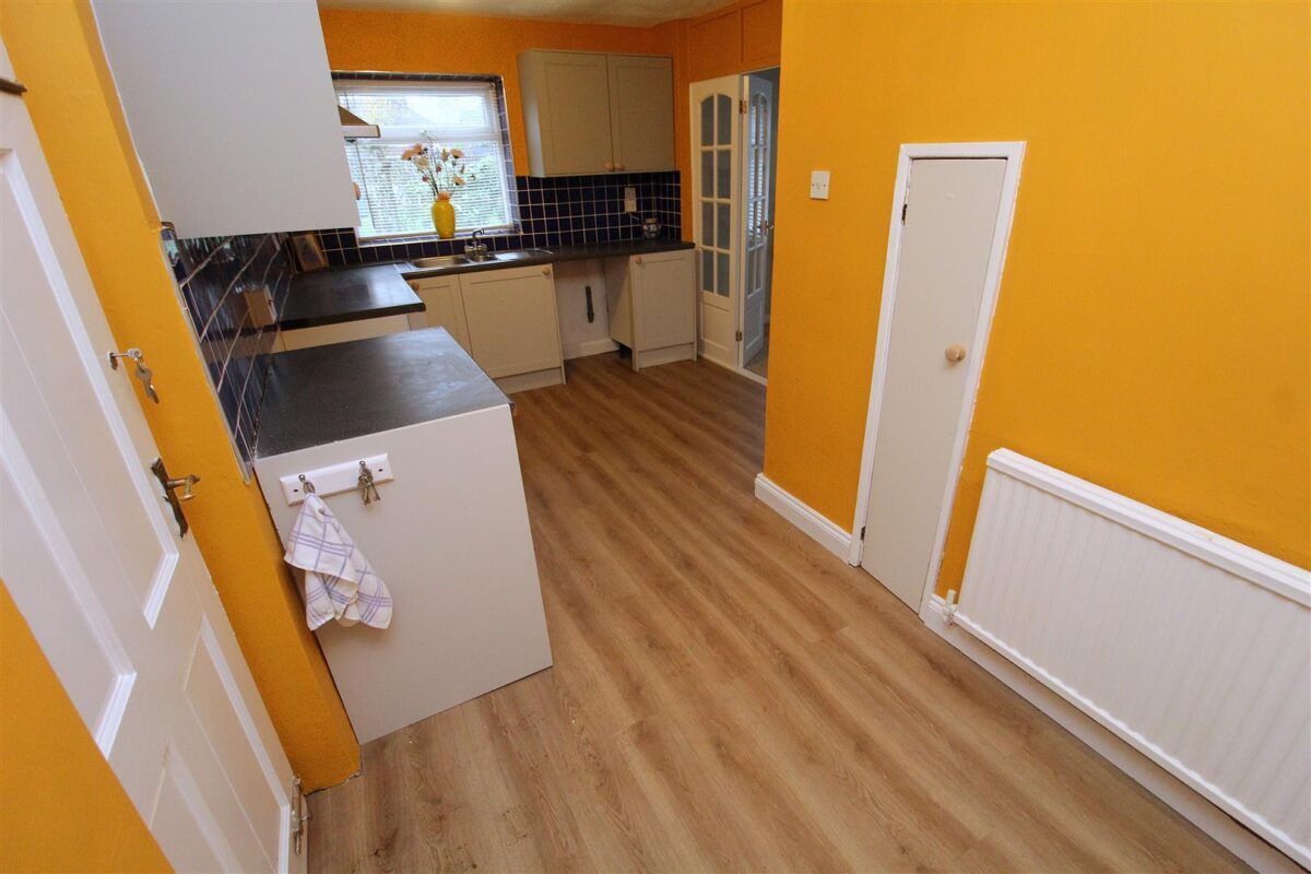 Oriel Drive, Aintree Village