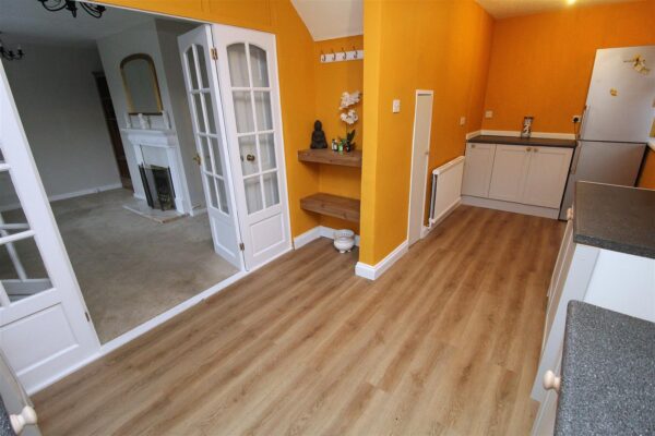 Oriel Drive, Aintree Village