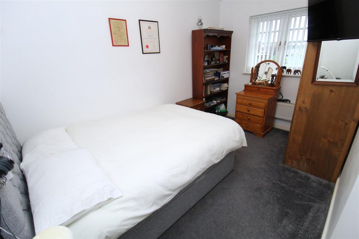 Meadowbarn Close, Southdene