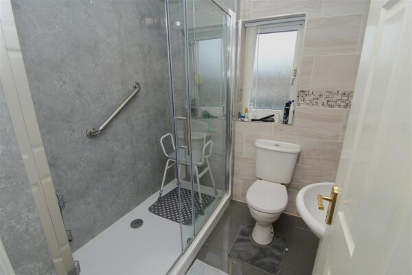 Meadowbarn Close, Southdene