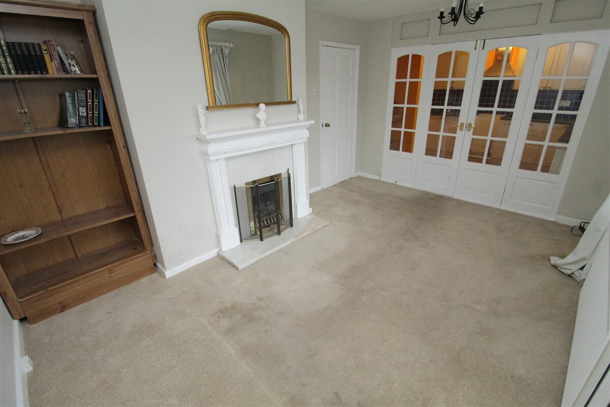 Oriel Drive, Aintree Village