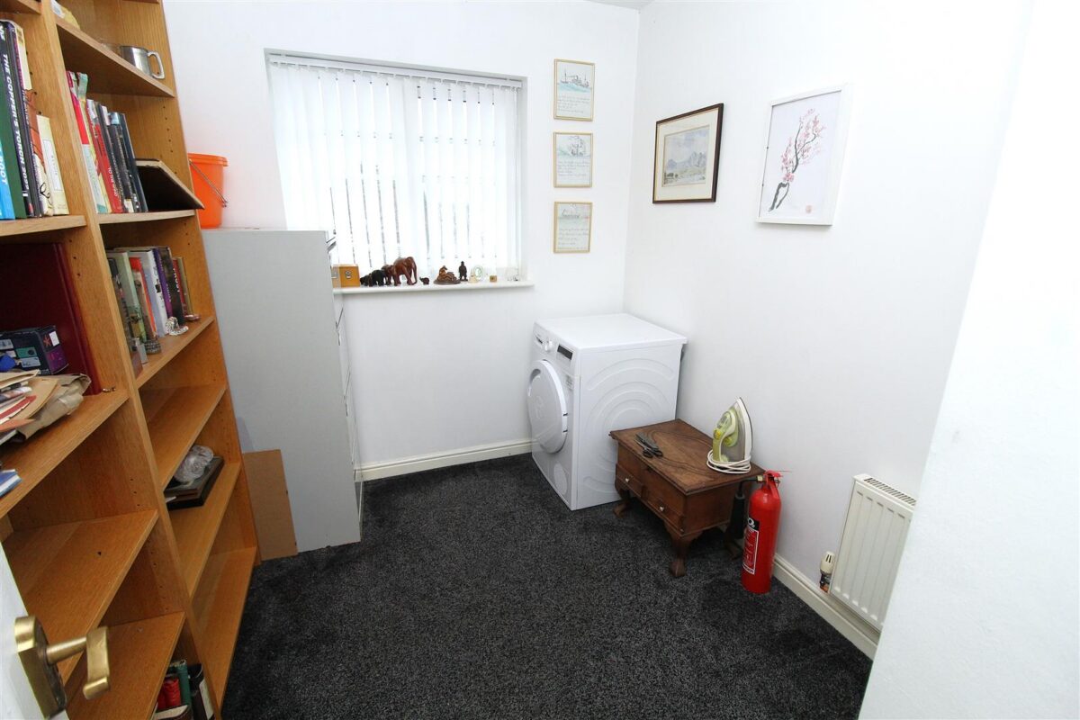 Meadowbarn Close, Southdene