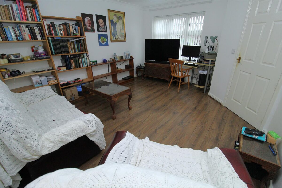 Meadowbarn Close, Southdene