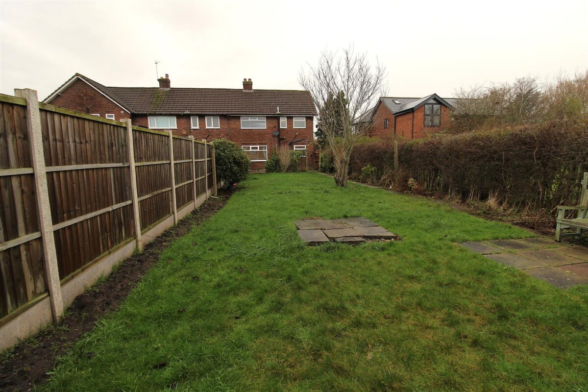 Oriel Drive, Aintree Village