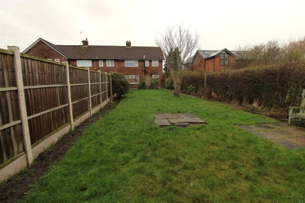 Oriel Drive, Aintree Village