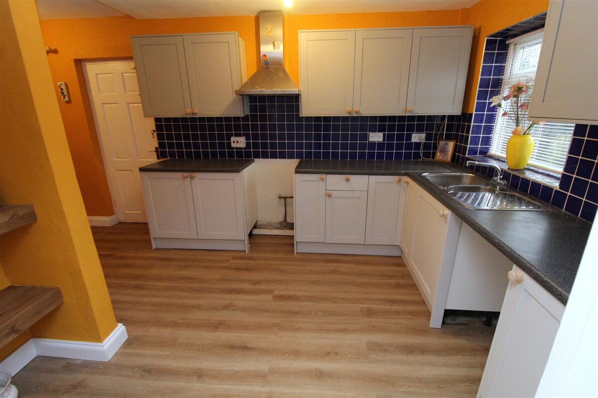 Oriel Drive, Aintree Village