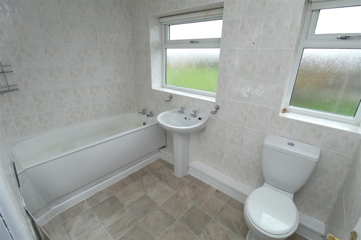 Oriel Drive, Aintree Village