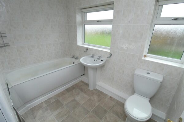 Oriel Drive, Aintree Village