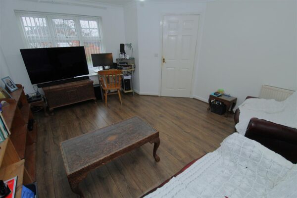 Meadowbarn Close, Southdene