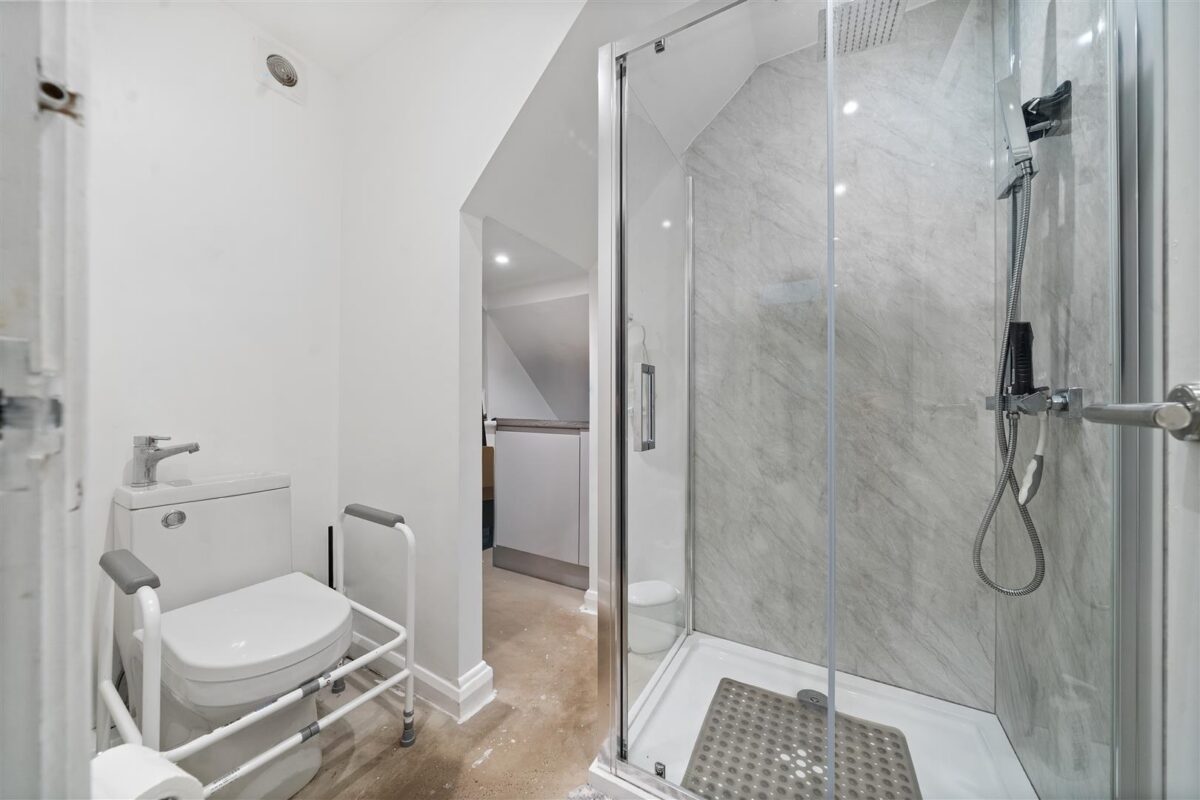 Parkfield Avenue, Netherton