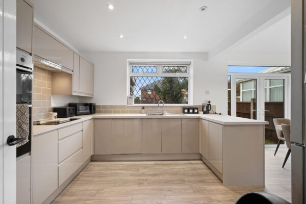 Bull Bridge Lane, Aintree Village