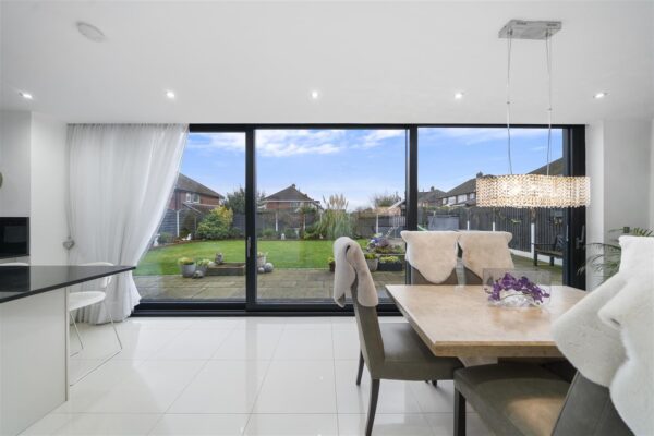 Bull Bridge Lane, Aintree Village