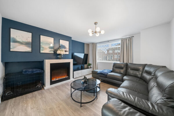 Bull Bridge Lane, Aintree Village