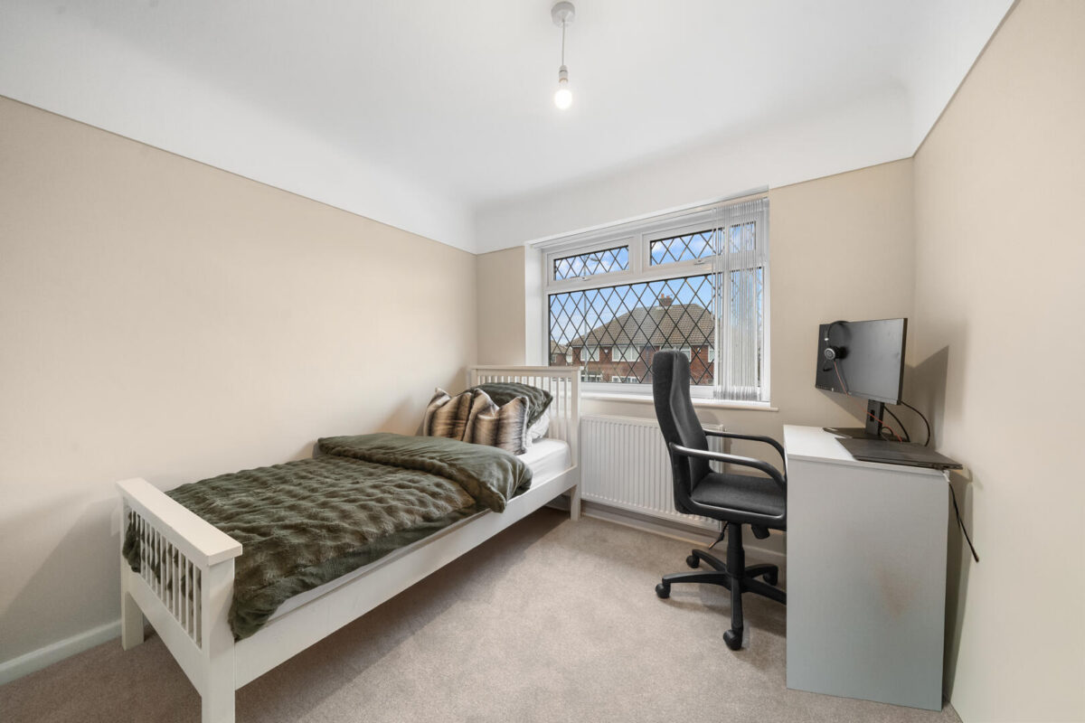 Bull Bridge Lane, Aintree Village