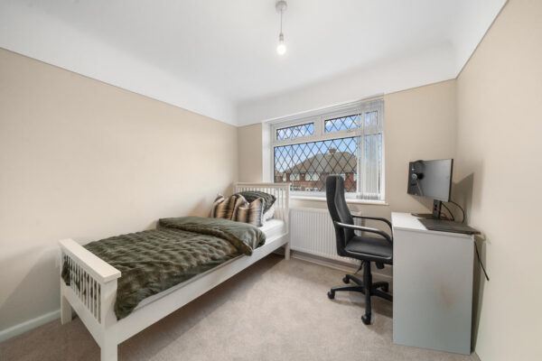 Bull Bridge Lane, Aintree Village