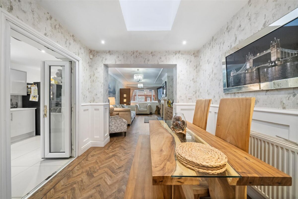 Parkfield Avenue, Netherton