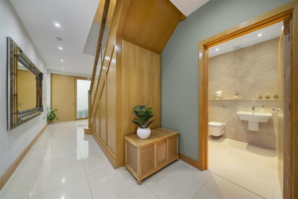 Bull Bridge Lane, Aintree Village