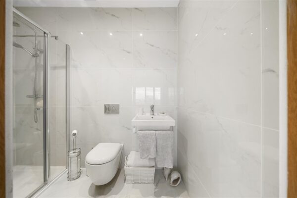 Bull Bridge Lane, Aintree Village