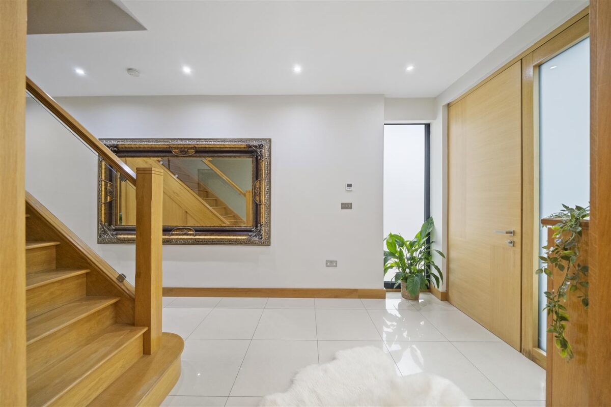 Bull Bridge Lane, Aintree Village