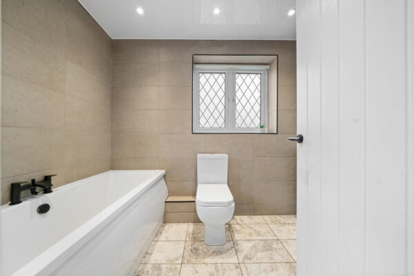 Bull Bridge Lane, Aintree Village