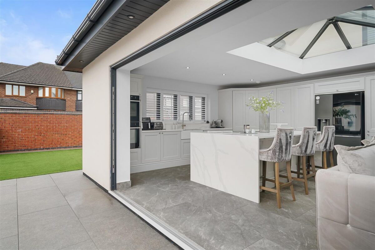 Felsted Drive, Aintree Village