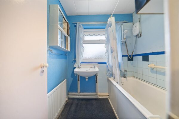 Oriel Drive, Aintree Village