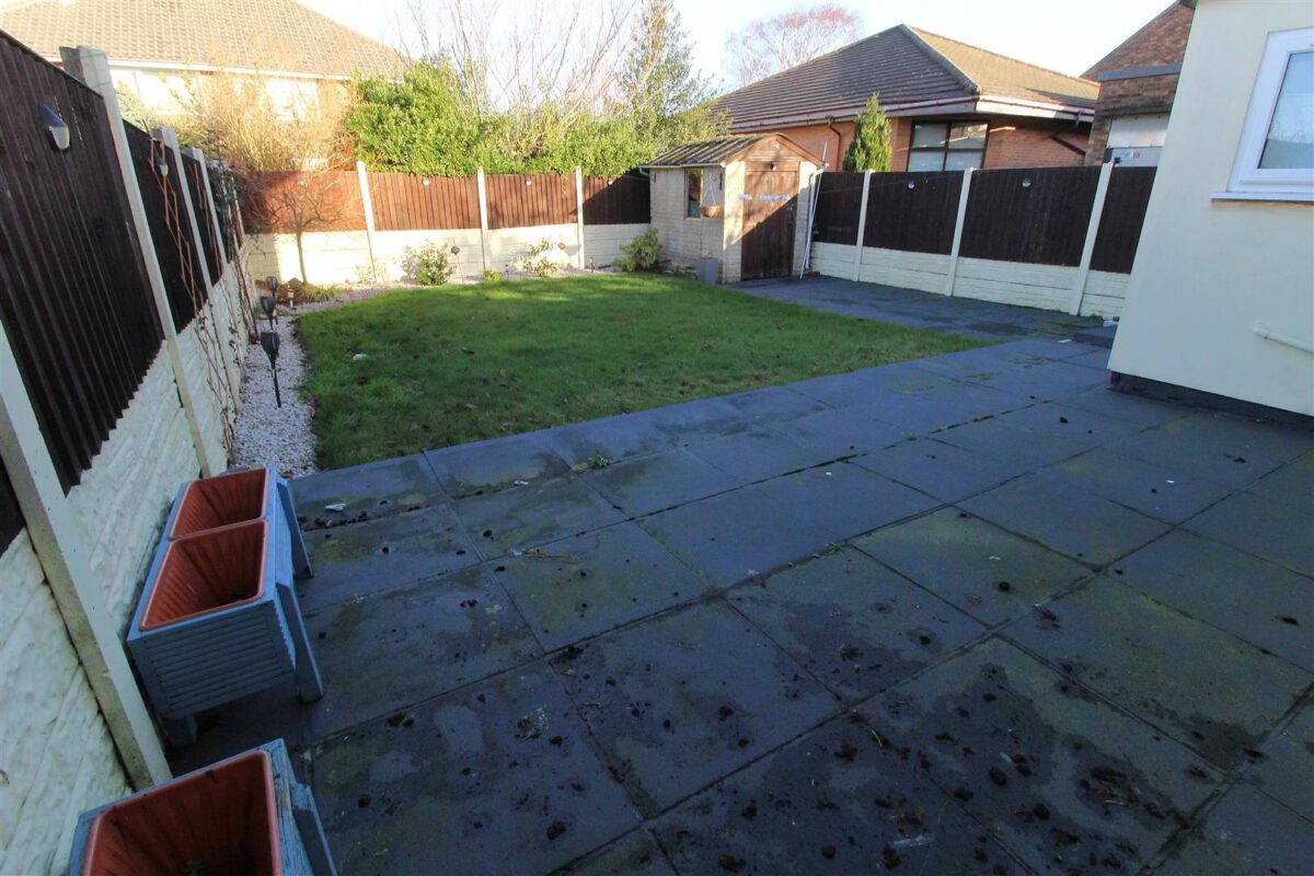 Shrewsbury Avenue, Aintree Village