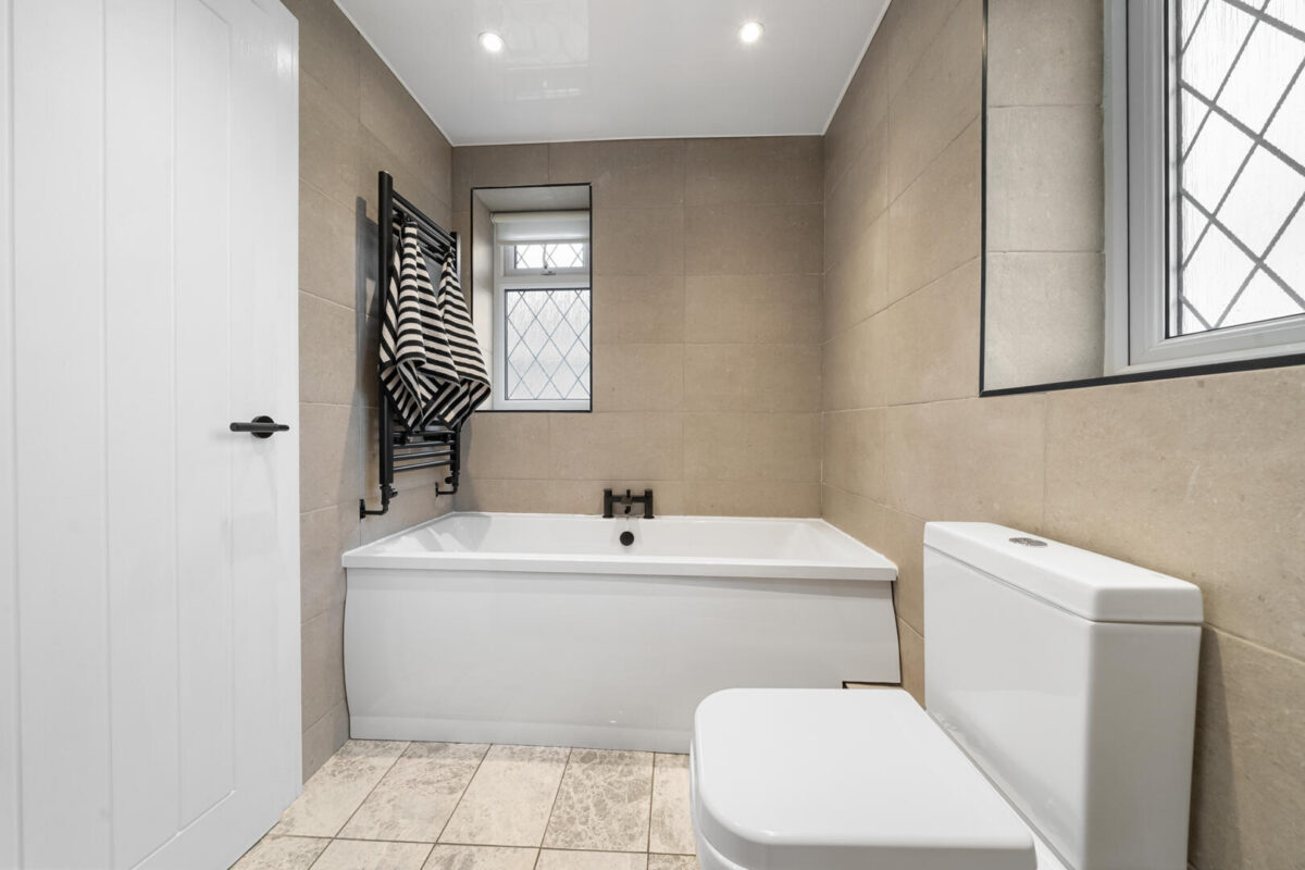 Bull Bridge Lane, Aintree Village