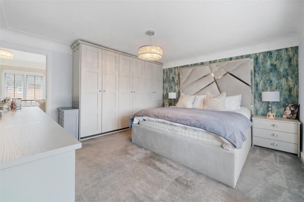 Felsted Drive, Aintree Village