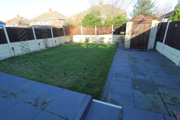 Shrewsbury Avenue, Aintree Village