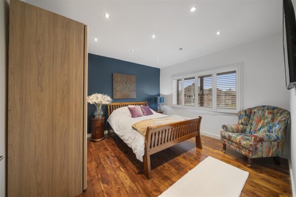 Bull Bridge Lane, Aintree Village