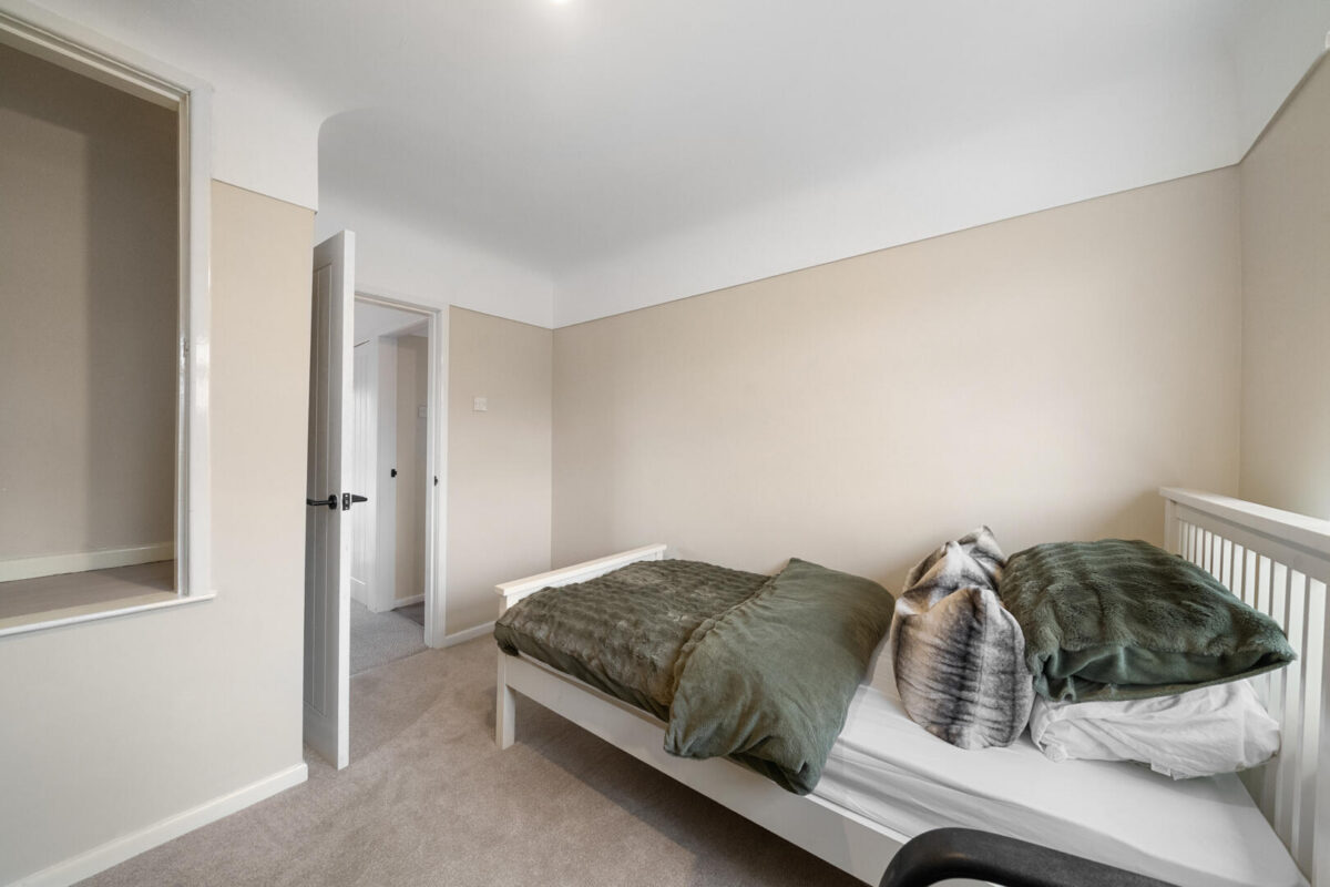 Bull Bridge Lane, Aintree Village