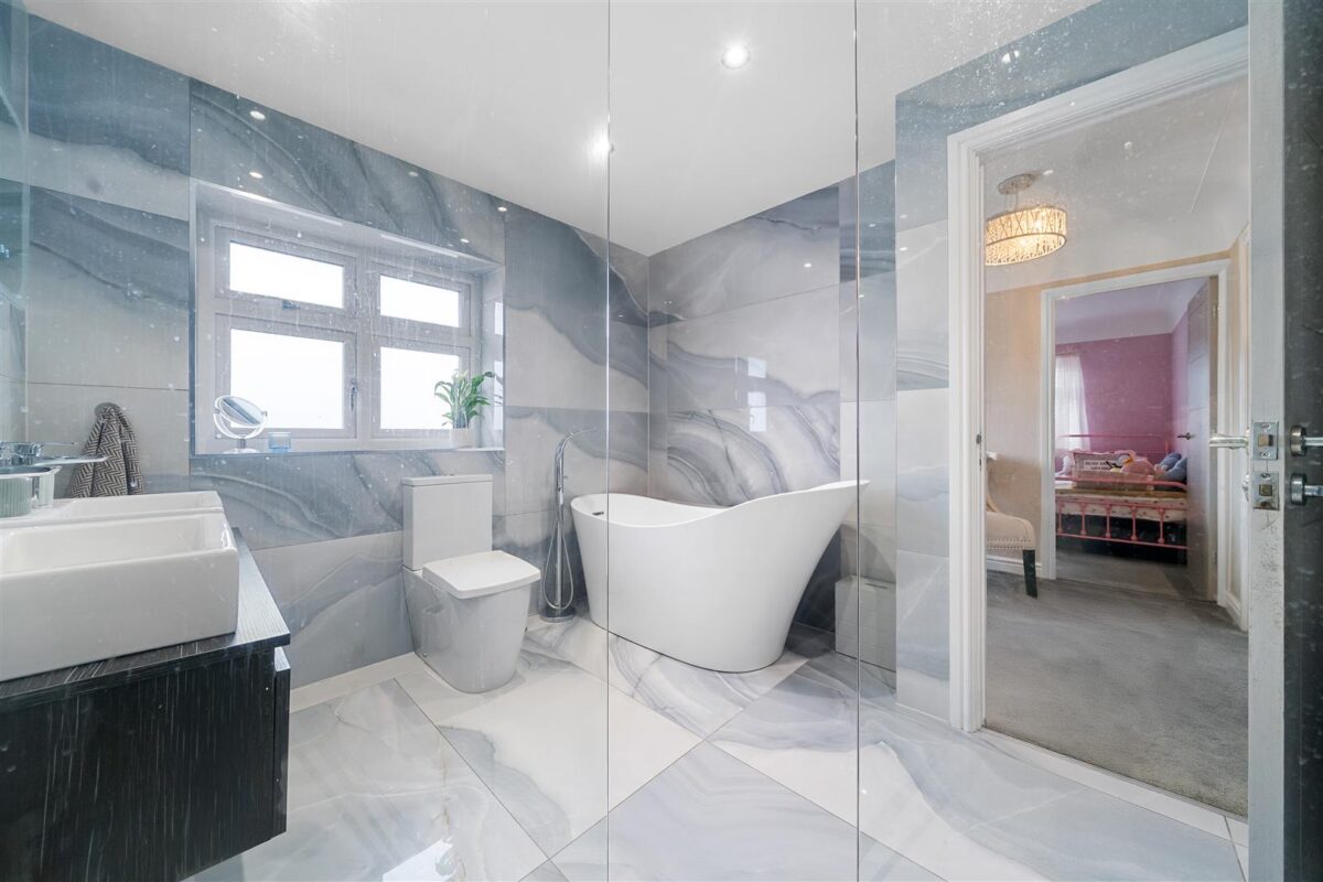 Felsted Drive, Aintree Village