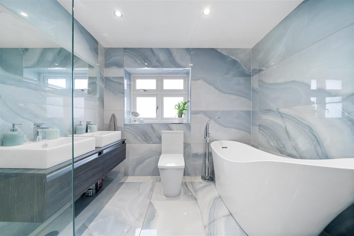 Felsted Drive, Aintree Village