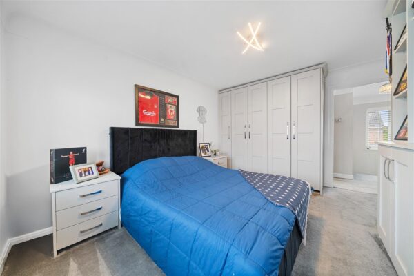 Felsted Drive, Aintree Village