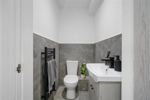 Felsted Drive, Aintree Village