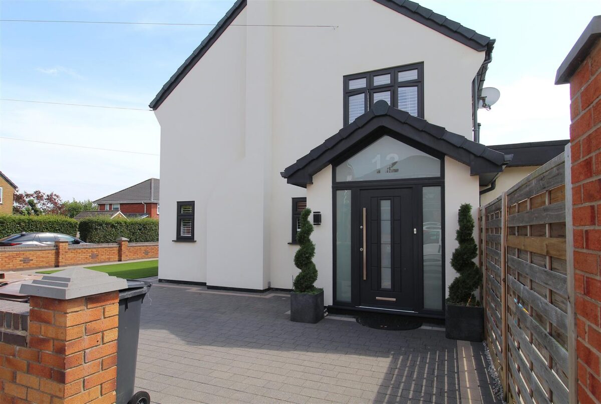 Felsted Drive, Aintree Village