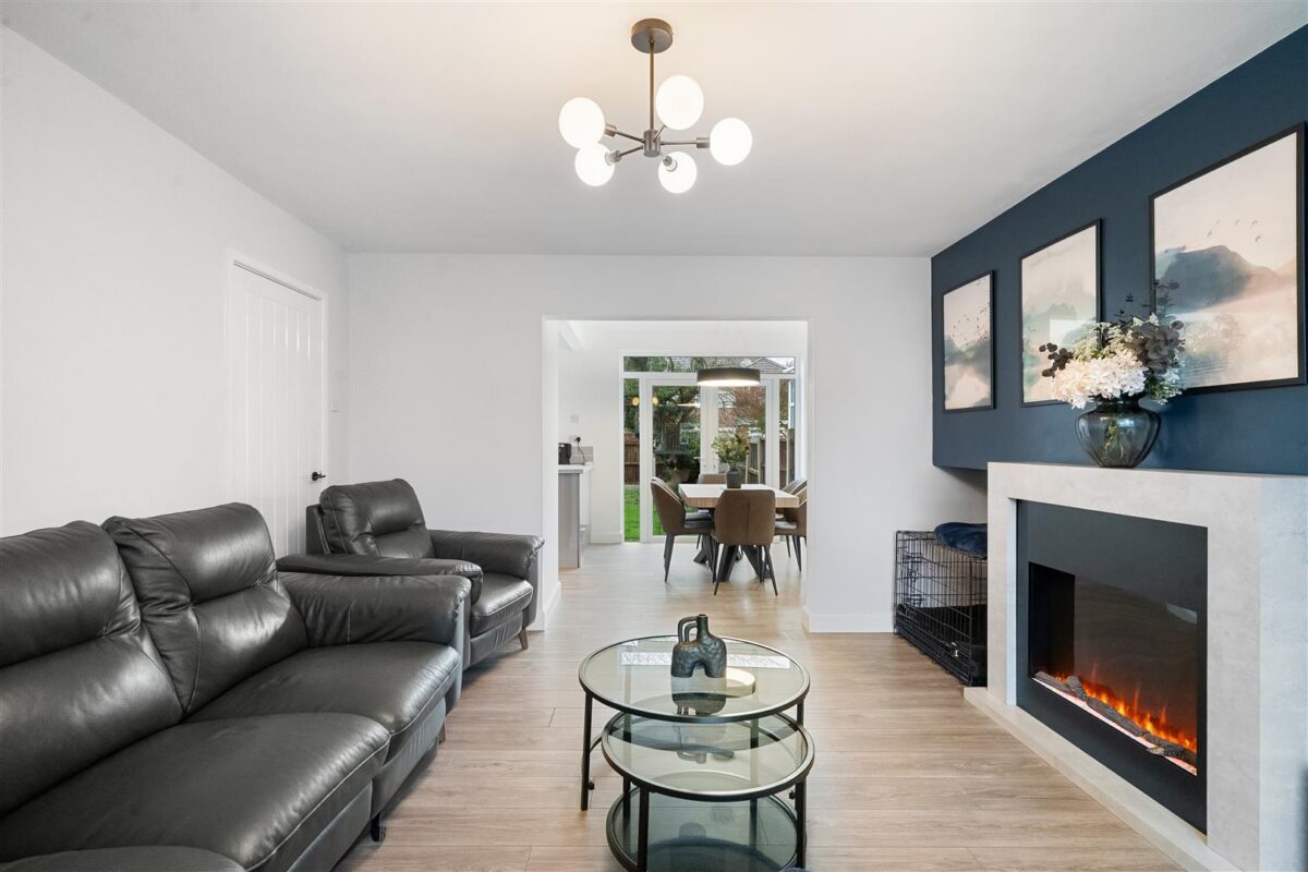 Bull Bridge Lane, Aintree Village