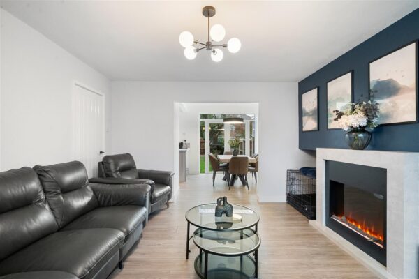 Bull Bridge Lane, Aintree Village