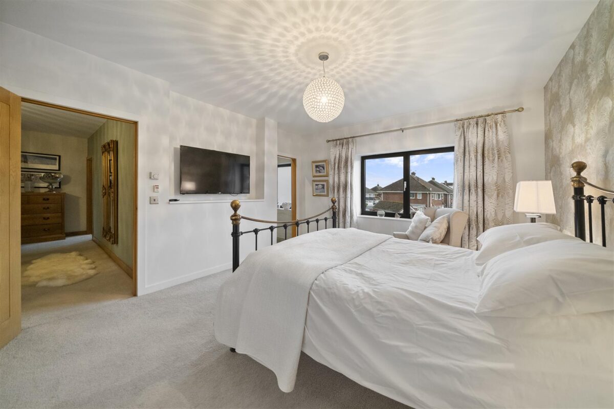 Bull Bridge Lane, Aintree Village