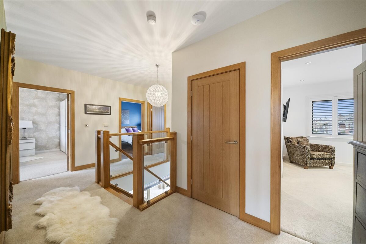 Bull Bridge Lane, Aintree Village