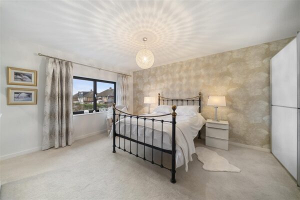 Bull Bridge Lane, Aintree Village