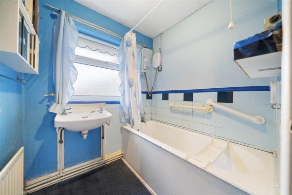 Oriel Drive, Aintree Village