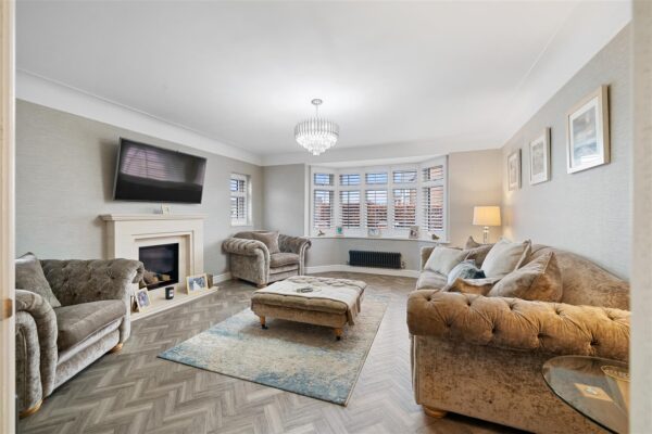 Felsted Drive, Aintree Village