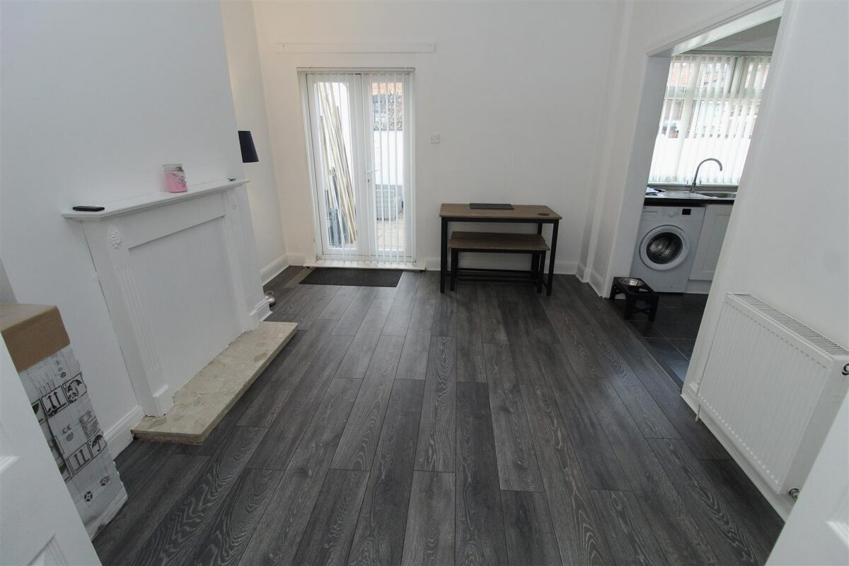 First Avenue, Fazakerley