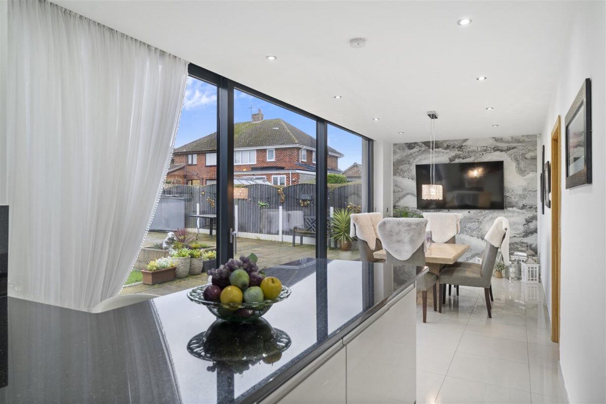 Bull Bridge Lane, Aintree Village