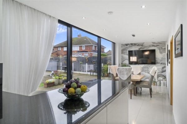 Bull Bridge Lane, Aintree Village