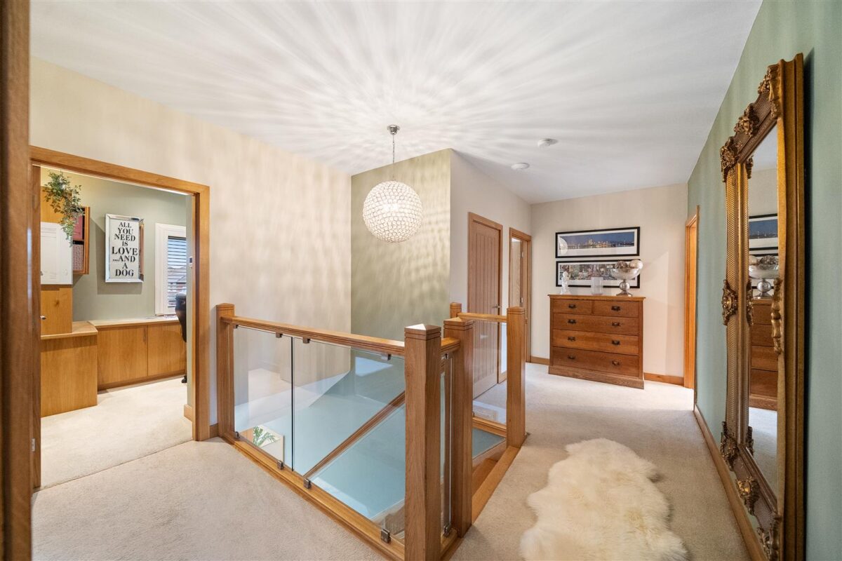 Bull Bridge Lane, Aintree Village